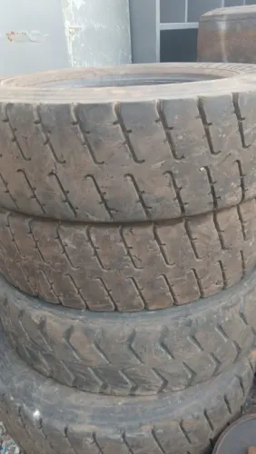 4 Pneus Continental 295/80 R22.5 - Meia Vida - R$ 400 Cada