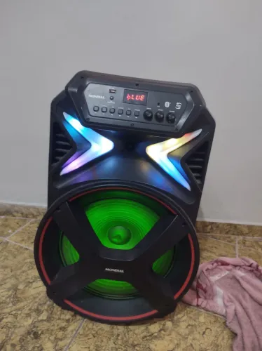 Caixa de som usada. CM-700