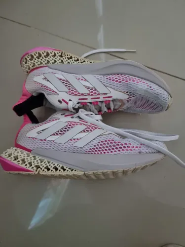 Tênis adidas