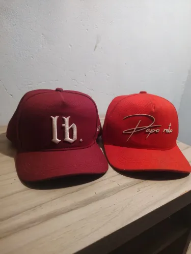 Kit 2 Bonés Vermelhos Aba Curva Streetwear - Conservados