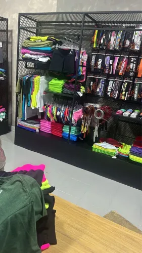 Prateleira para roupa fitness