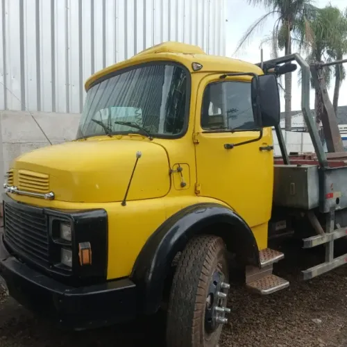 Caminhão Mercedes-Benz, modelo 1113, ano 80, no chassi.