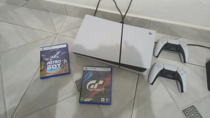 Vende-se PlayStation 5 em ótimo condições e conservado.