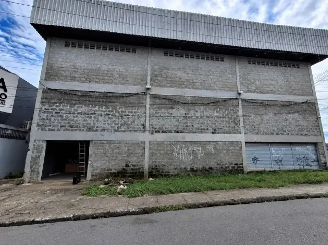 alpão para Locação com 450 m², Doca e Escritório - Águas Claras / Novo Aleixo