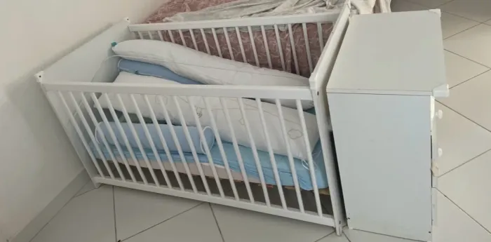 Berço acoplado com cômoda + colchão - retirada em JAUA