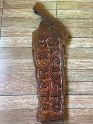 Vendo está Placa rústica para chácara madeira maciça 1,13x0,34cm