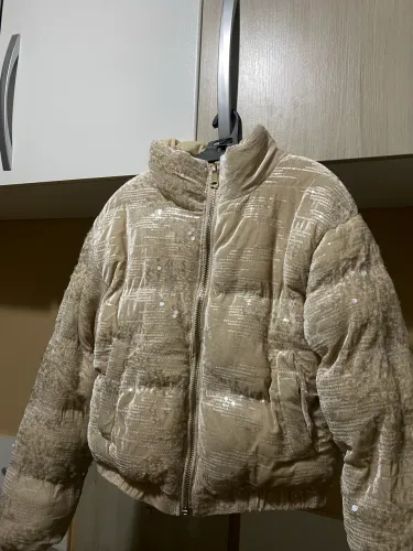 Jaqueta puffer feminina usada apenas uma vez