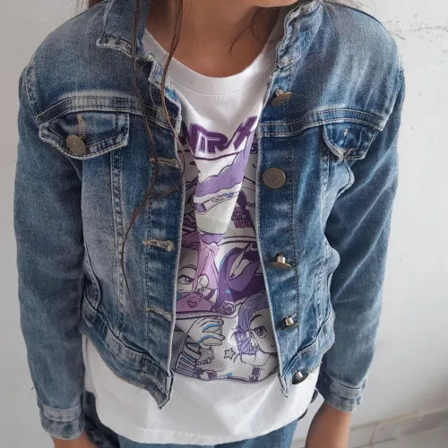Linda Jaqueta jeans infantil menuna, para 4 anos. Sem mancha ou rasgos.nos
