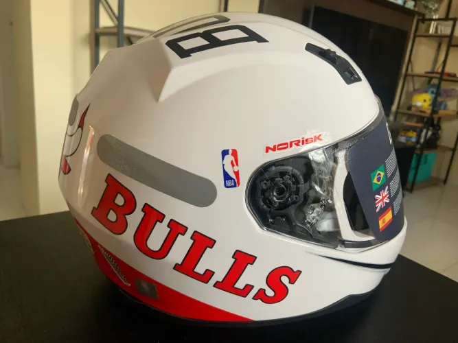 Vende-se capacete NOVO!