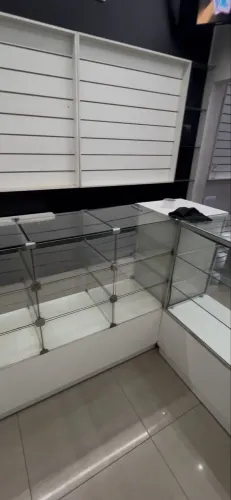 Loja vitrine balcão caixa armário prateleira 