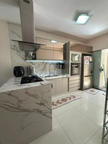 Casa SEMI MOBILIADA com Piscina e armários planejados próximo ao Buriti Shopping. Aceita f
