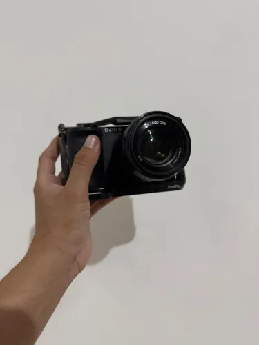 VENDO SONY A6600 + 50mm 1.8 E-Mount (ACEITO CARTÃO E NEGOCIO O VALOR)