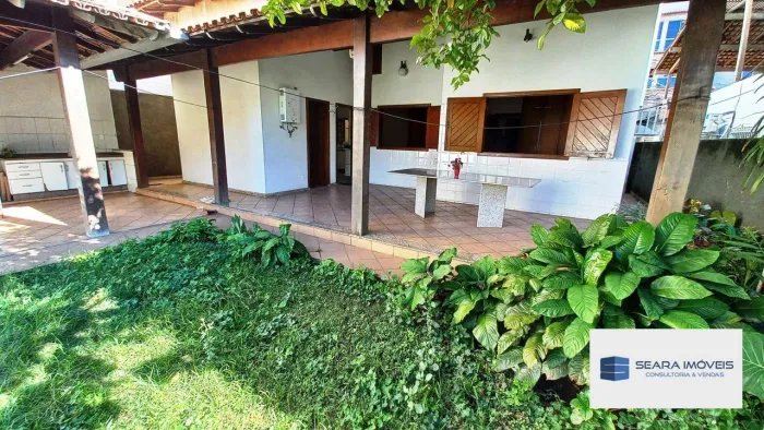 Casa linear com 3 quartos, suíte, jardim, 2 vagas, bairro Santa Inês