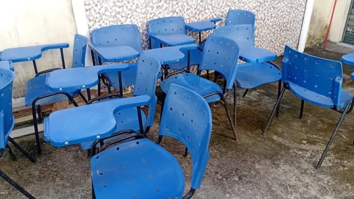 Cadeira escolar/ escritório AZUL