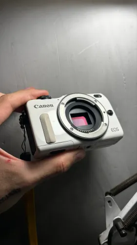 Canon M2 + lente do kit 18-55mm