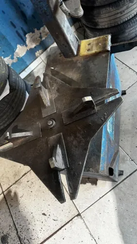 Máquina de montar e desmontar pneu do aro 12 ao 24 monofásica.R$ 3.500