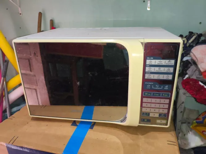 Vendo Micro Ondas, apenas com a placa para trocar.