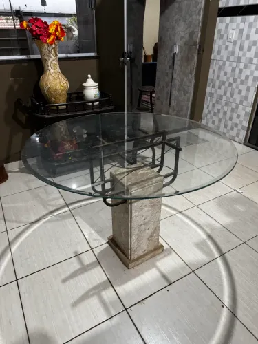 Mesa de vidro - sem cadeiras 