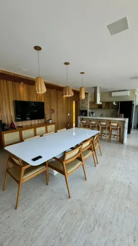 Casa de condomínio sobrado para venda tem 1540 metros quadrados com 4 quartos