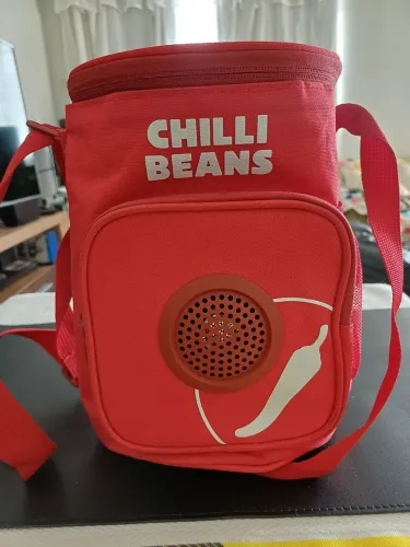 Bolsa térmica portátil com som Bluetooth da Chilli Beans