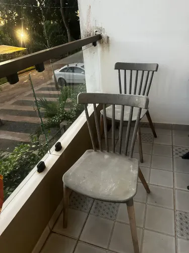 Vendo 4 cadeiras - 10 reais cada