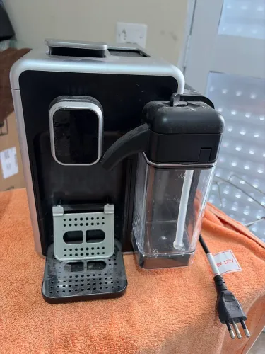 cafeteira 3 corações barista 127V  ( detalhe no reservatório de água)