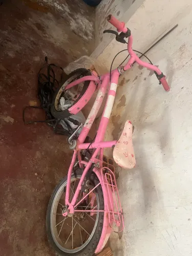Bicicleta pra criança de até 8 anos. *