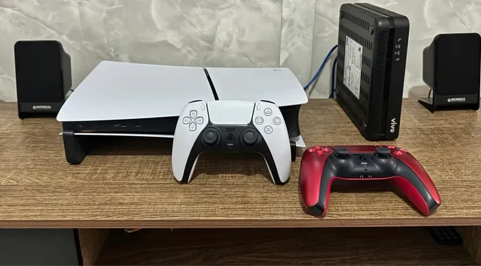 Vendo PlayStation 5 com 2 controles 