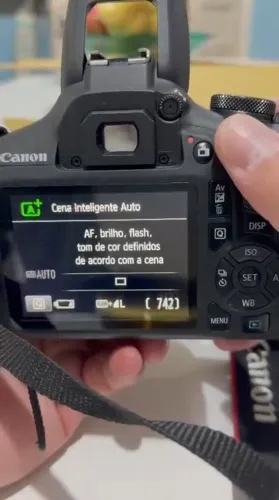 Câmera Canon EOS Rebel T7