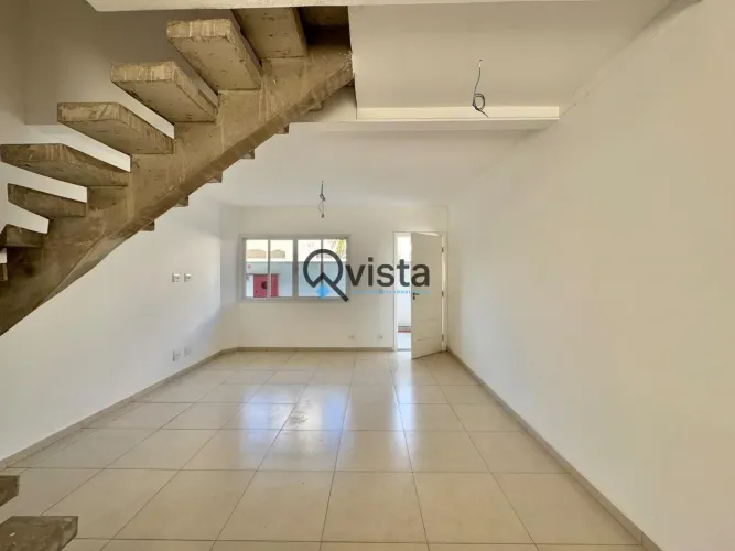 Casa duplex à venda em condomínio de casas na Praia da enseada, Guarujá, | QVista Inteligê