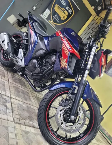 Yamaha Fazer FZ25 2021 Capitã Marvel