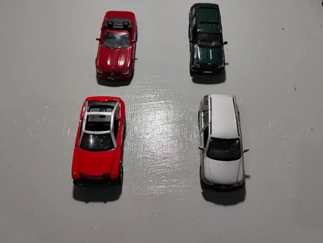 Carros em miniatura 