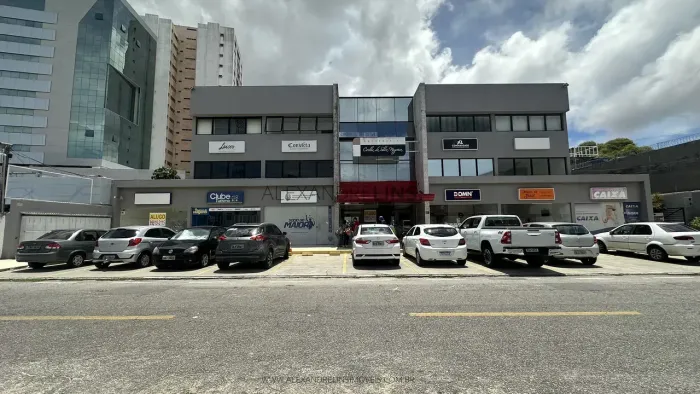 Sala comercial com 32 m² no térreo muito bem localizado no Farol