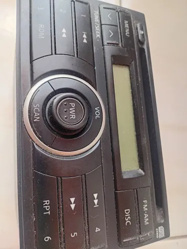 Vendo som original do Nissan Tiida. 