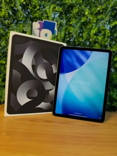 iPad Air (5° geração) Wi-Fi A2588 Chip: M1 64GB 10.9? polegadas Space Gray