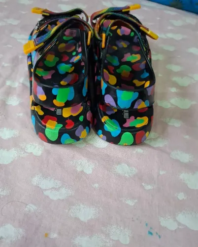 Vendo linda sandália infantil