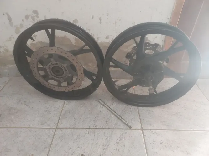 Rodas 17 praticamente novas