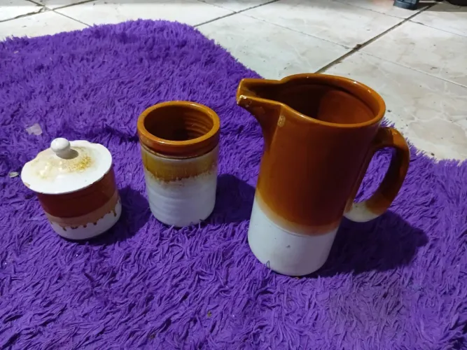 Conjunto de cerâmica pintadas a mão