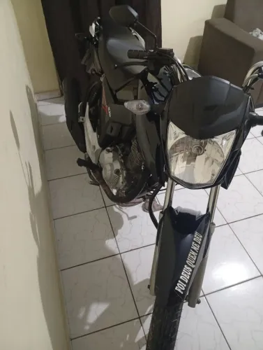 Moto boa só pega e anda toda quitada 