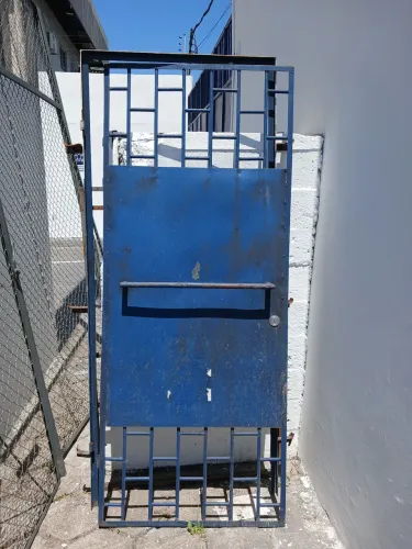 Portão azul