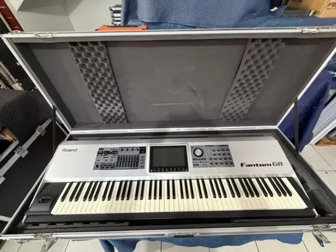 ROLAND FANTOM G8 - TECLADO WORKSTATION