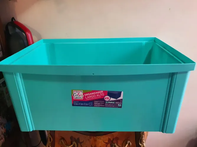 CAIXA PLASTICA DE 65 LITROS NOVA SEM A TAMPA