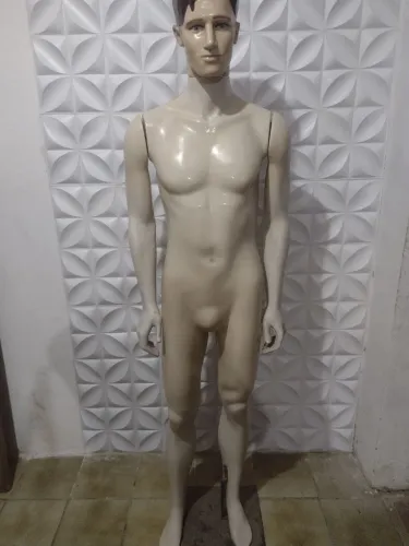Maniquim masculino completo( 02 meses de uso só promoção