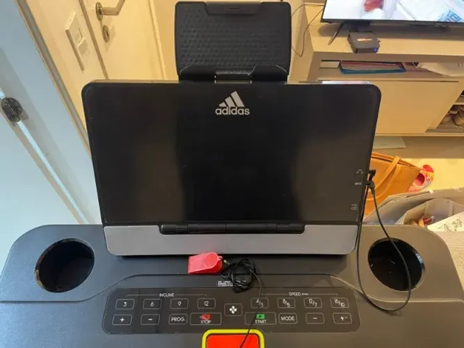 Esteira Adidas T-19i UltraSeries - Tecnologia NRG - Nova/Semi-nova