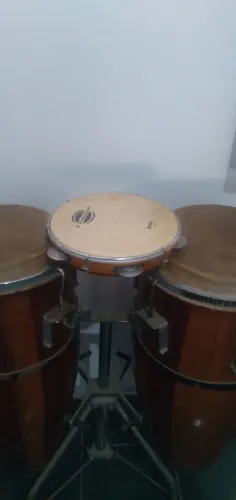 Vendo Tumbadora Jennifer. Em madeira de Lei