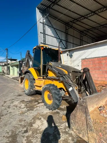 Retroescavadeira Volvo