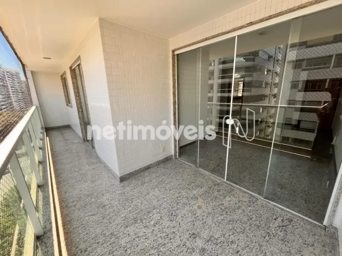 Apartamento de 03 quartos com suíte para locação Na praia do Canto