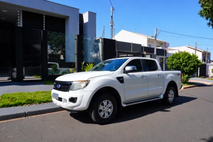 Ford Ranger XLS 3.2 20V 4X4 CD Diesel Aut. 2014
