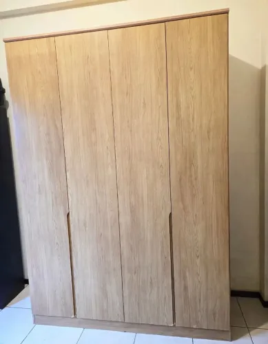 Guarda-Roupa casal 4 Portas - Espaçoso e em ótimo estado
