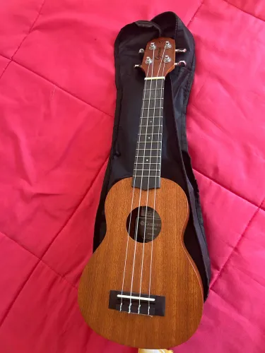 Vendo ukulele novo